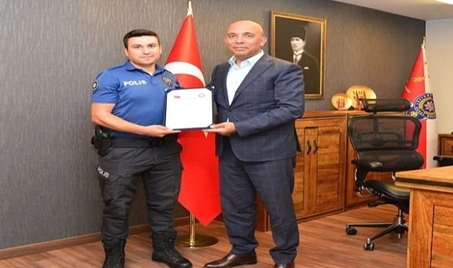Atatürk büstünü temizleyen polis memuruna teşekkür belgesi 