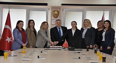 ZONGULDAK İL EMNİYET MÜDÜRÜ FAHRİ AKTAŞ KADIN PERSONELLERİN 8 MART KADINLAR GÜNÜNÜ TEBRİK ETTİ..
