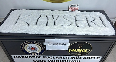 AYAKKABI KUTUSU'NDA 5 KİLO UYUŞTURUCU MADDE YAKALANDI.