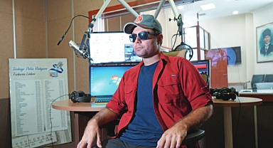 Gözünü Feda Ettiği Vatanına Şimdi Sesiyle Hizmet Ediyor