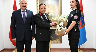 Aynı Bayrağın Altında, Aynı Görev Bilinciyle