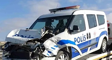 Polis Ekibi Kaza Yaptı: 