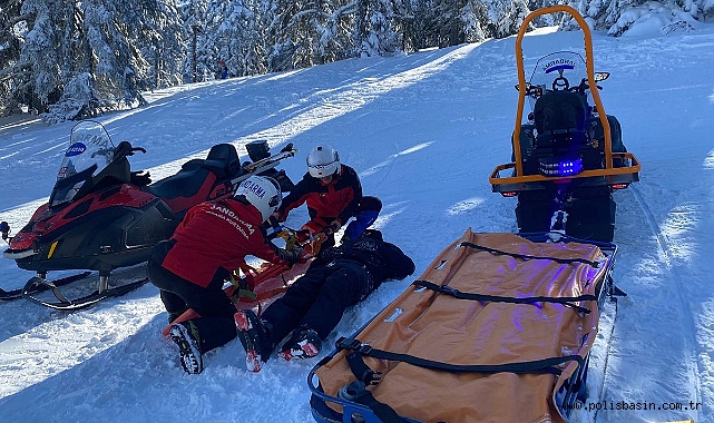 Uludağ’da Mahsur Kalan Vatandaşlara JAK Timi Müdahalesi