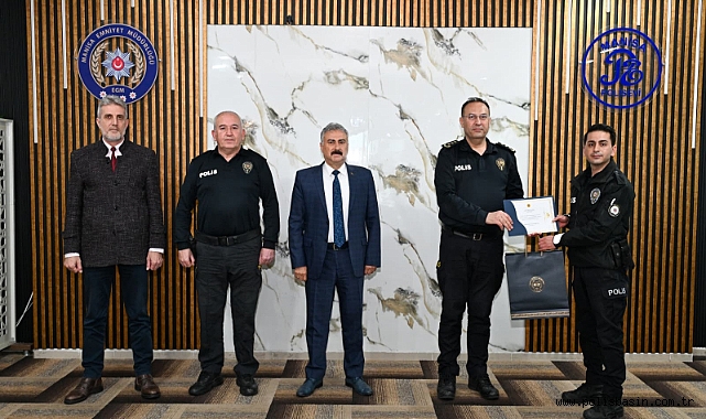 Başarılı Polislere Ödül 