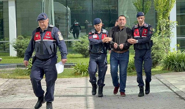 Babasını 8 kurşunla öldürdü,