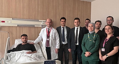 Bacağından alınan sinir koluna nakledildi! Genç hastaya ikinci şans