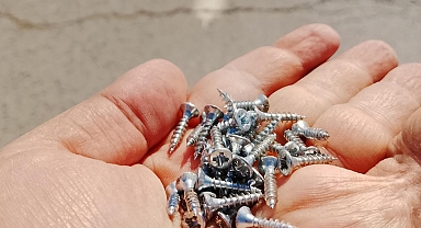 İstanbul'da vida kabusu! Gelenin lastiği patladı, trafik kilitlendi