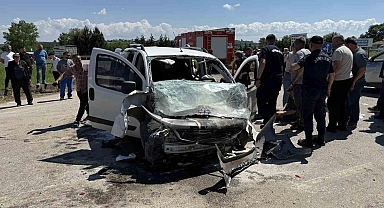 Sakarya’da araçların çarpıştığı kazada 3’ü çocuk 7 kişi yaralandı
