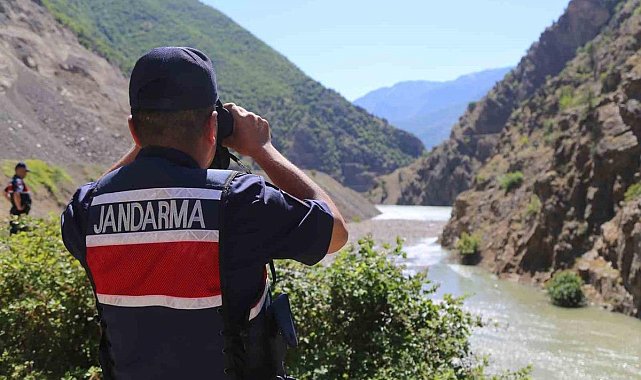 Artvin’in Şavşat Deresi’nde kayıp baba ve oğlunu arama çalışmaları sürüyor