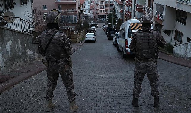 Bakan Gürlek duyurdu: 'Şapkalılar' çetesine 5 ilde operasyon! İşte o anlar