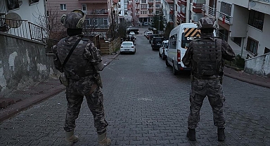 Bakan Gürlek duyurdu: 'Şapkalılar' çetesine 5 ilde operasyon! İşte o anlar