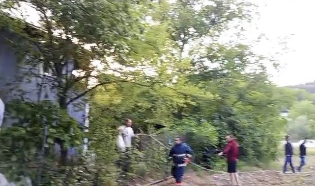 Bolu’da 2 katlı evin çatı katında yangın çıktı