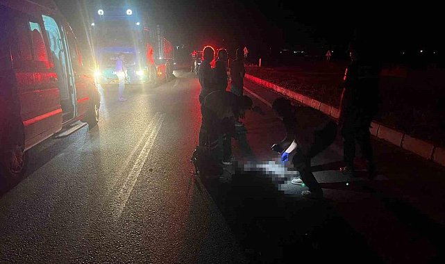 Feci kaza: Önce tır çarptı, sonra otomobil ezdi