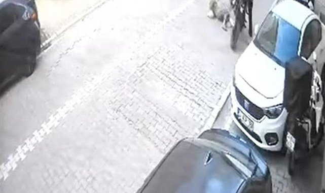 Gaza fazla basınca motosiklet ön kaldırarak ileri fırladı, yoldan geçen kadına çarptı