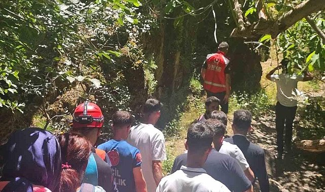 Hakkâri’de kayalıklardan düşen vatandaşı AFAD ve UMKE kurtardı