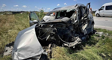 Kazada hurdaya dönen otomobilin sürücüsü hayatını kaybetti
