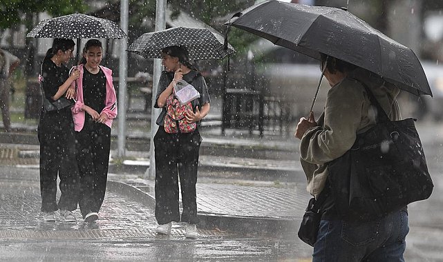 Meteoroloji saat vererek uyardı: İstanbul'da sağanak, 15 il için ‘sarı’ alarm