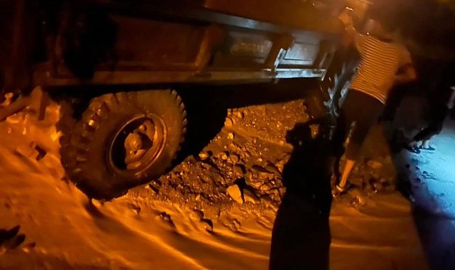 Artvin’de gece etkili olan sağanak taşkınlara neden oldu