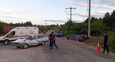 Bilecik'te iki otomobil çarpıştı: 10 yaralı