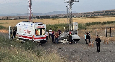 Bingöl'de otomobil takla attı: 3 yaralı