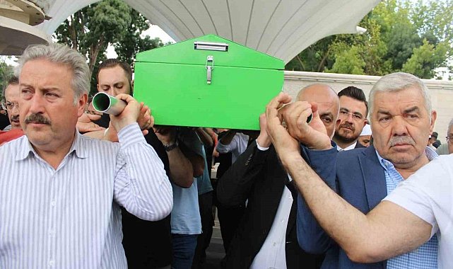 Bisikletten düşerek hayatını kaybeden özel kalem müdürü toprağa verildi