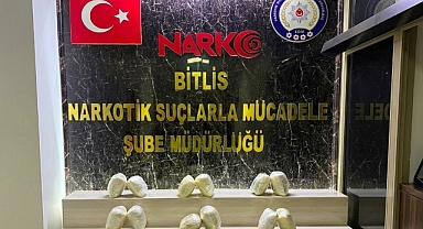 Bitlis'te polisten uyuşturucu operasyonu: Çuvallara gizlenmiş 8,1 kilo skunk ele geçirildi