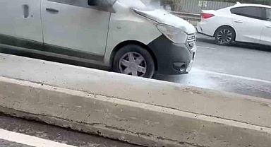 Çekmeköy’de yanan otomobil vatandaşların müdahalesiyle söndürüldü