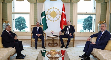 Cumhurbaşkanı Erdoğan, Pakistan Başbakanı Şahbaz Şerif ile görüştü