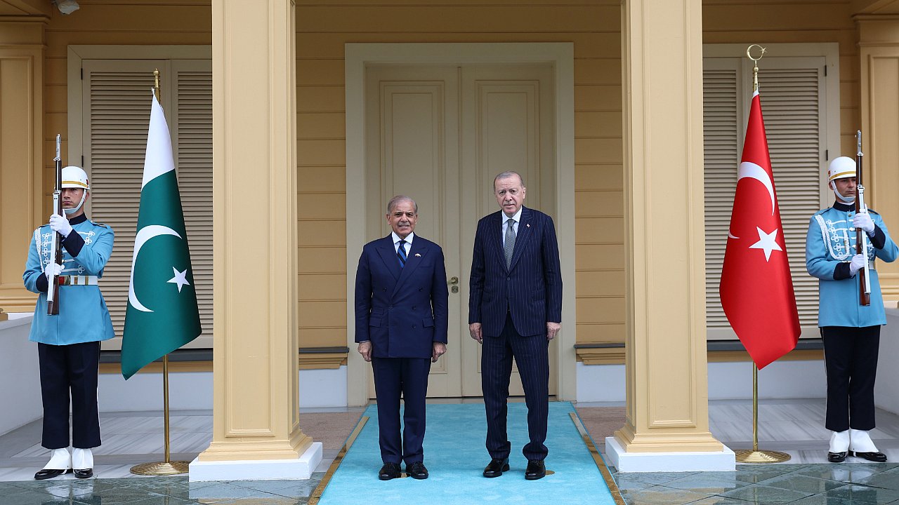 Cumhurbaşkanı Erdoğan, Pakistan Başbakanı Şahbaz Şerif ile görüştü