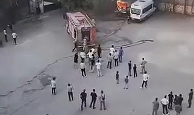 Diyarbakır'da park halindeki minibüs alev aldı