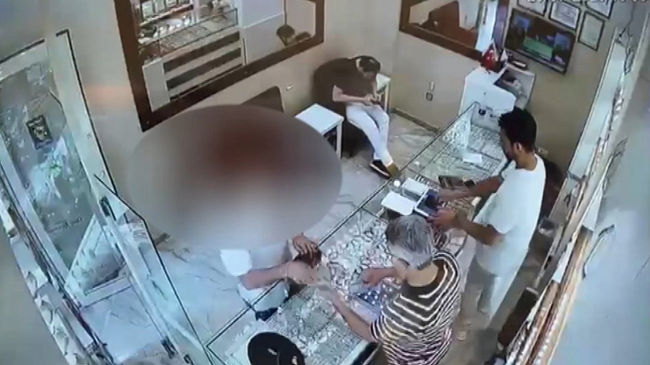 Fatih'te Kuyumcudan 300 Tam Altın Çalan Çalışan Yakalandı