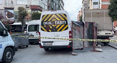 Güngören'de servis minibüsünün çarptığı yaya hayatını kaybetti