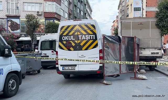 Güngören'de servis minibüsünün çarptığı yaya hayatını kaybetti