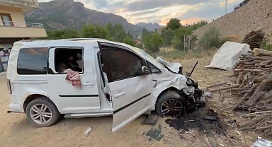 Hakkari'de meydana gelen trafik kazasında 3 kişi yaralandı