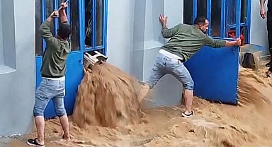 Kastamonu'da sağanak kabusa döndü! 12 kişi tahliye edildi, köy yemekhanesini su bastı