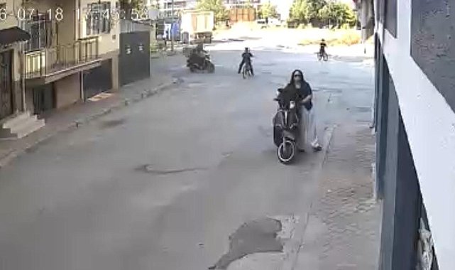 Motosikletin çaptığı bisikletli çocuk yaralandı: Kaza anı kamerada