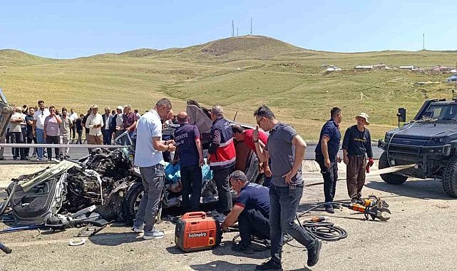 Muş’ta kamyonla otomobil çarpıştı: 2 ölü, 1 yaralı