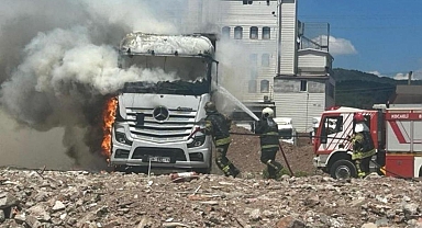 Park halindeki çekici alevlere teslim oldu
