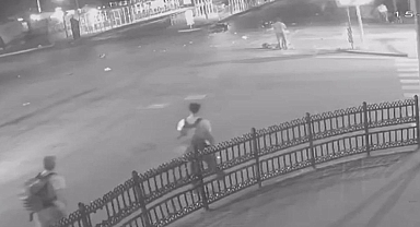 Sakarya'da 1 kişinin hayatını kaybettiği kaza anı güvenlik kamerasına yansıdı