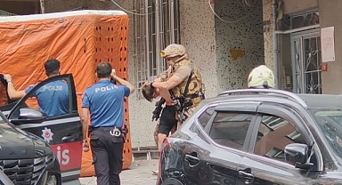 Sultangazi'de ailesini bıçakla rehin aldı: Özel harekat operasyonuyla gözaltına alındı