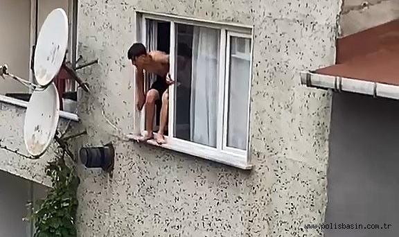 Sultangazi'de ailesini bıçakla rehin aldı: Özel harekat operasyonuyla gözaltına alındı